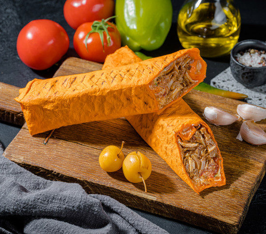 Шаурма с курицей маленькая в сырном лаваше